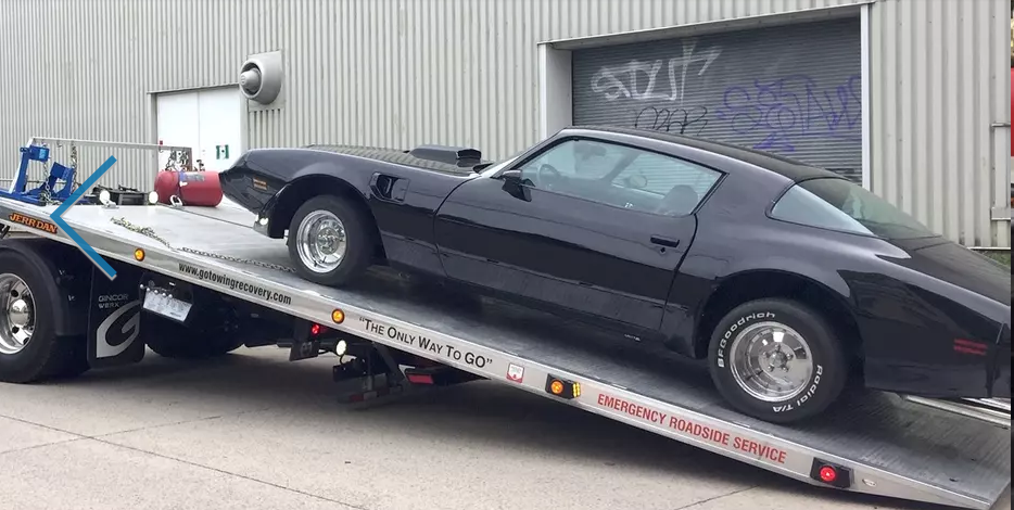 Towing service for cars with flat tires